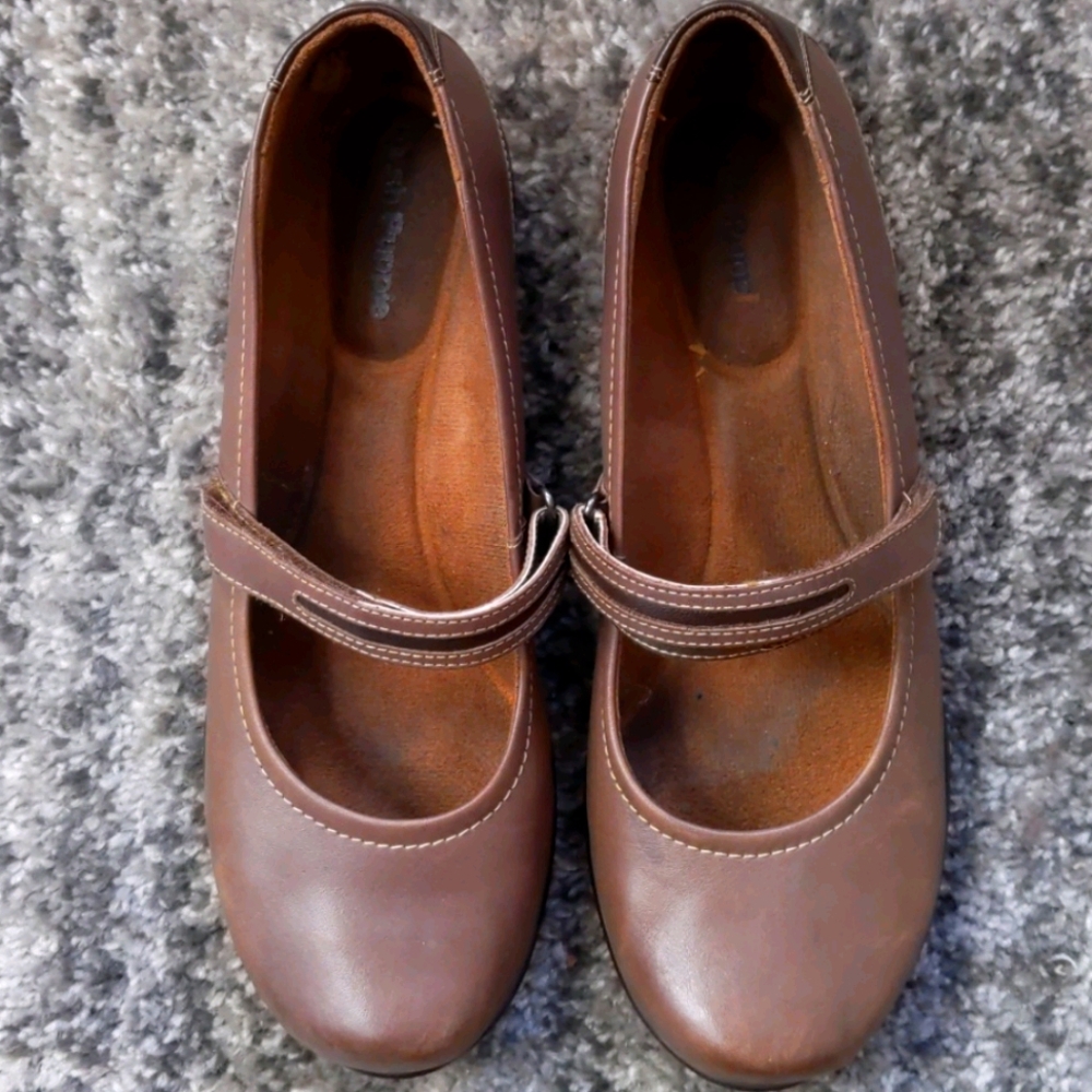 Walking shoes